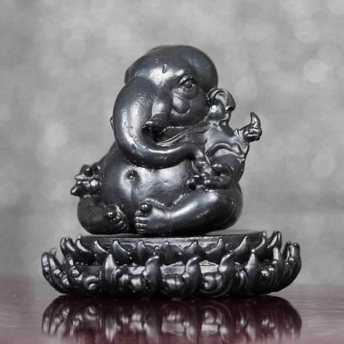 Ganesha on Lotus Base Black Metal Edition – Sacred Wealth Creator with Wat Ban Or Blessing
