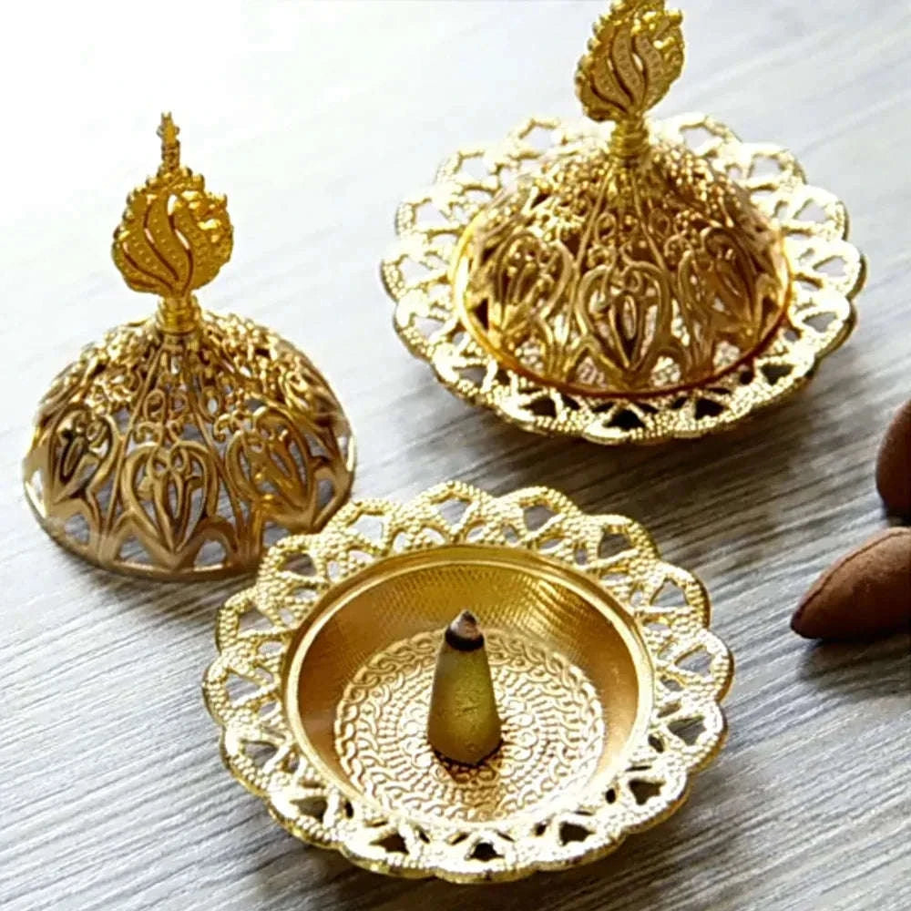 Mini Copper Lotus Incense Burner – Retro Hollow Out Design with Cap, Golden Arab Style for Aromatherapy & Spiritual Blessing