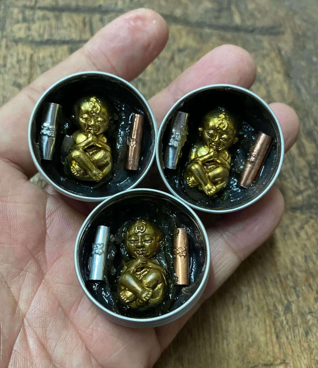 Mini Wealth Guardian Figurine with Black Wax Inlay for Abundance and Prosperity - 招财迷你守护雕像蕴含黑蜡精华助力财富与成功