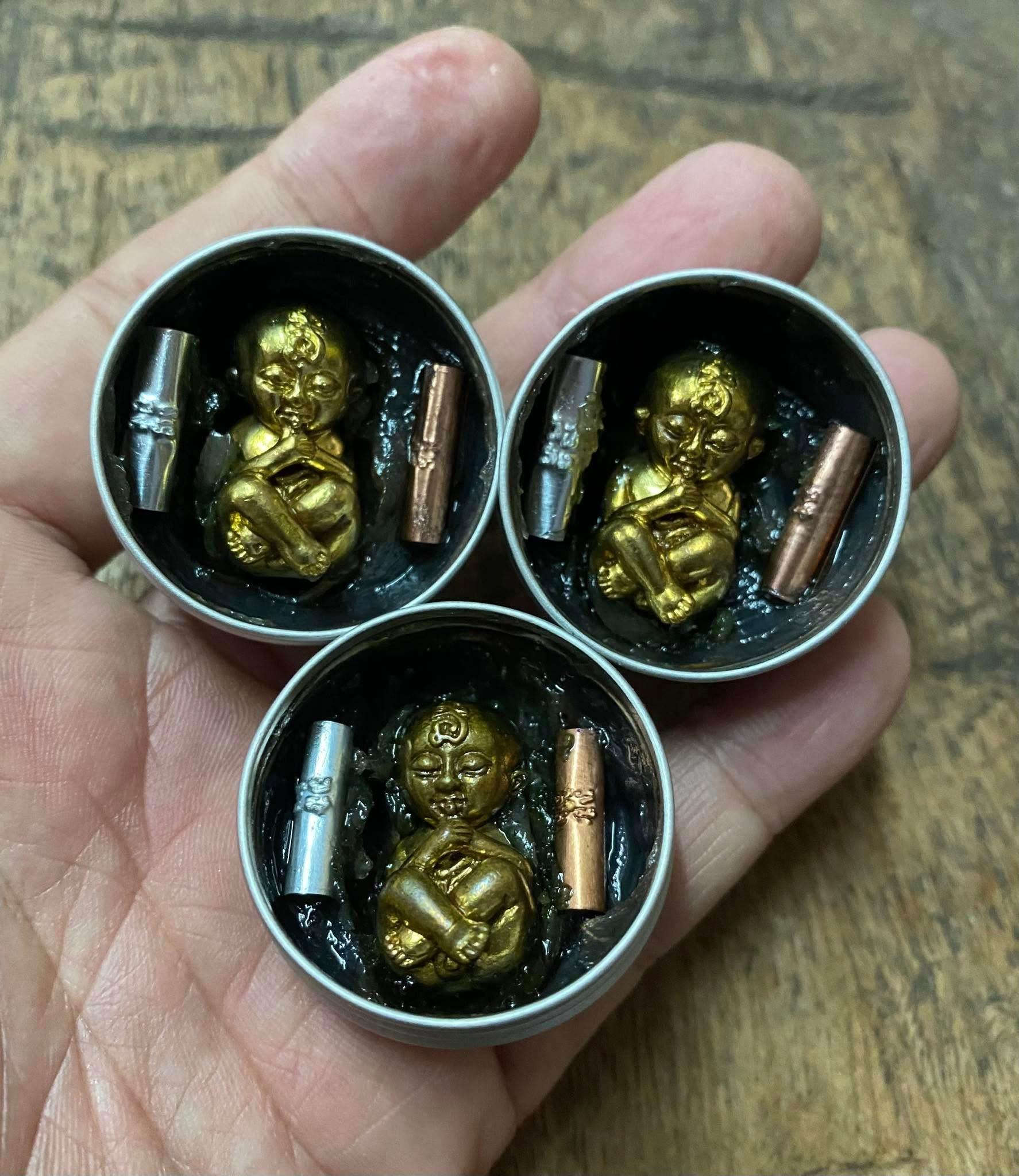 Mini Wealth Guardian Figurine with Black Wax Inlay for Abundance and Prosperity - 招财迷你守护雕像蕴含黑蜡精华助力财富与成功