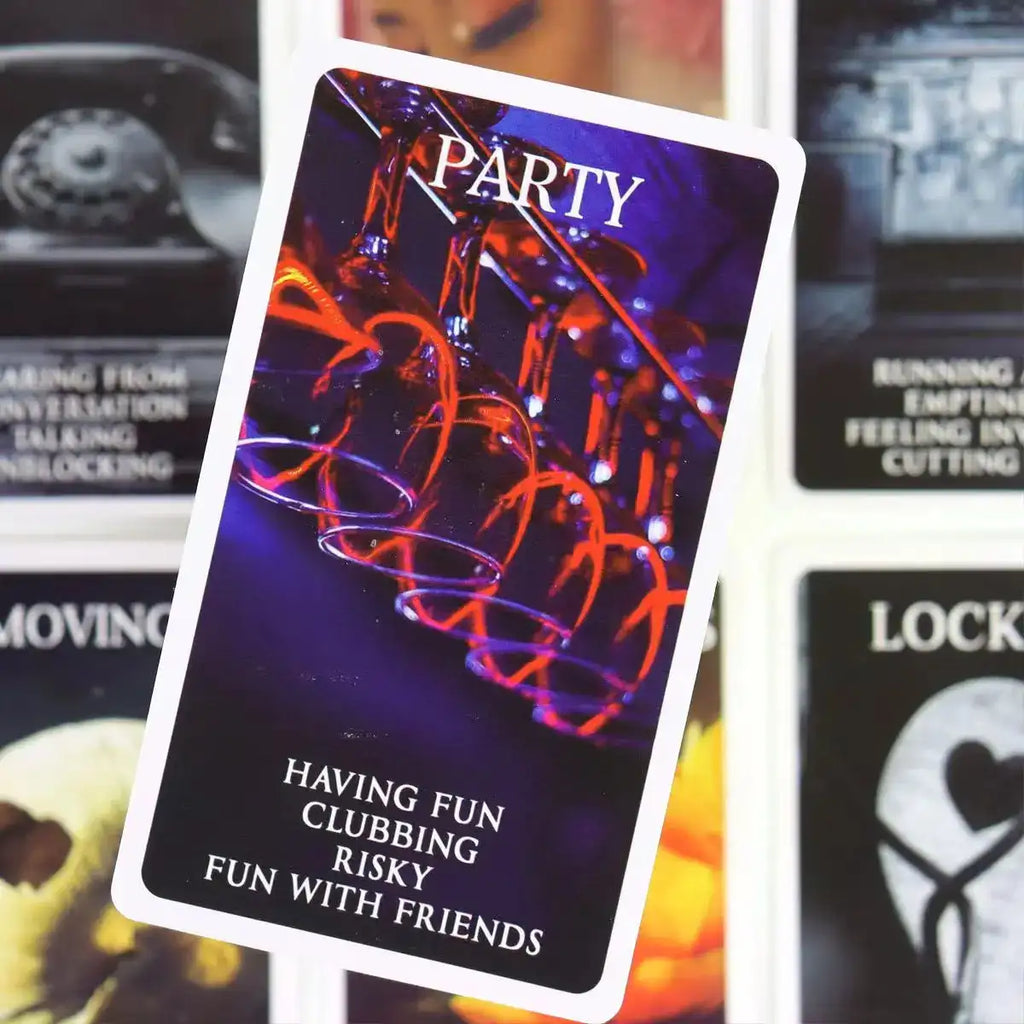 Mystic Black Rose Oracle Deck – 78 Insightful Cards Featuring Twin Flame Love Keywords and Healing Shadow Work, Portable 10.3 x 6 cm