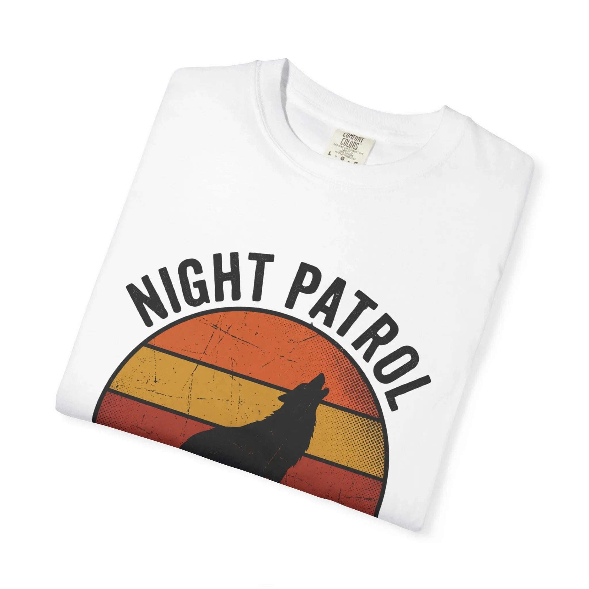Night Patrol Howling Wolf T-Shirt, Retro Sunset Silhouette Tee, Vintage Outdoor Graphic Shirt, Garment-Dyed Unisex Hiking Camping Tee
