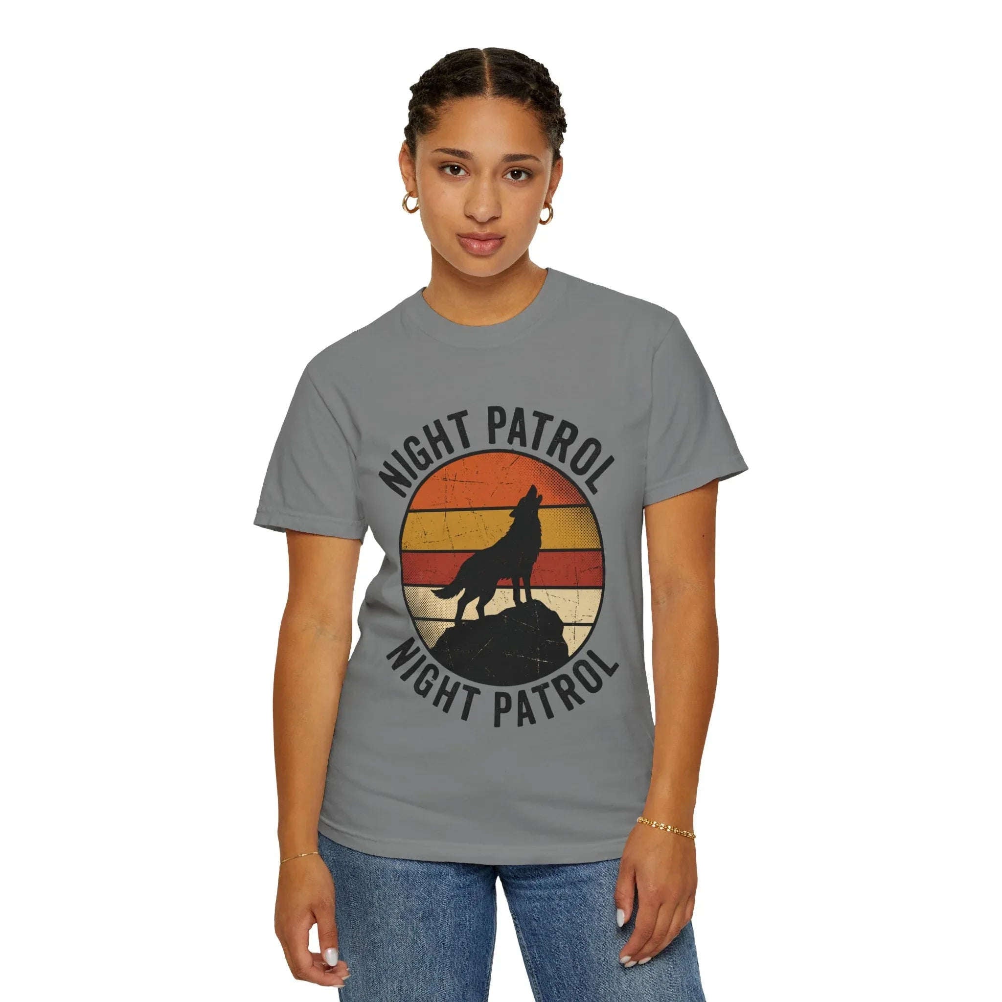 Night Patrol Howling Wolf T-Shirt, Retro Sunset Silhouette Tee, Vintage Outdoor Graphic Shirt, Garment-Dyed Unisex Hiking Camping Tee Grey