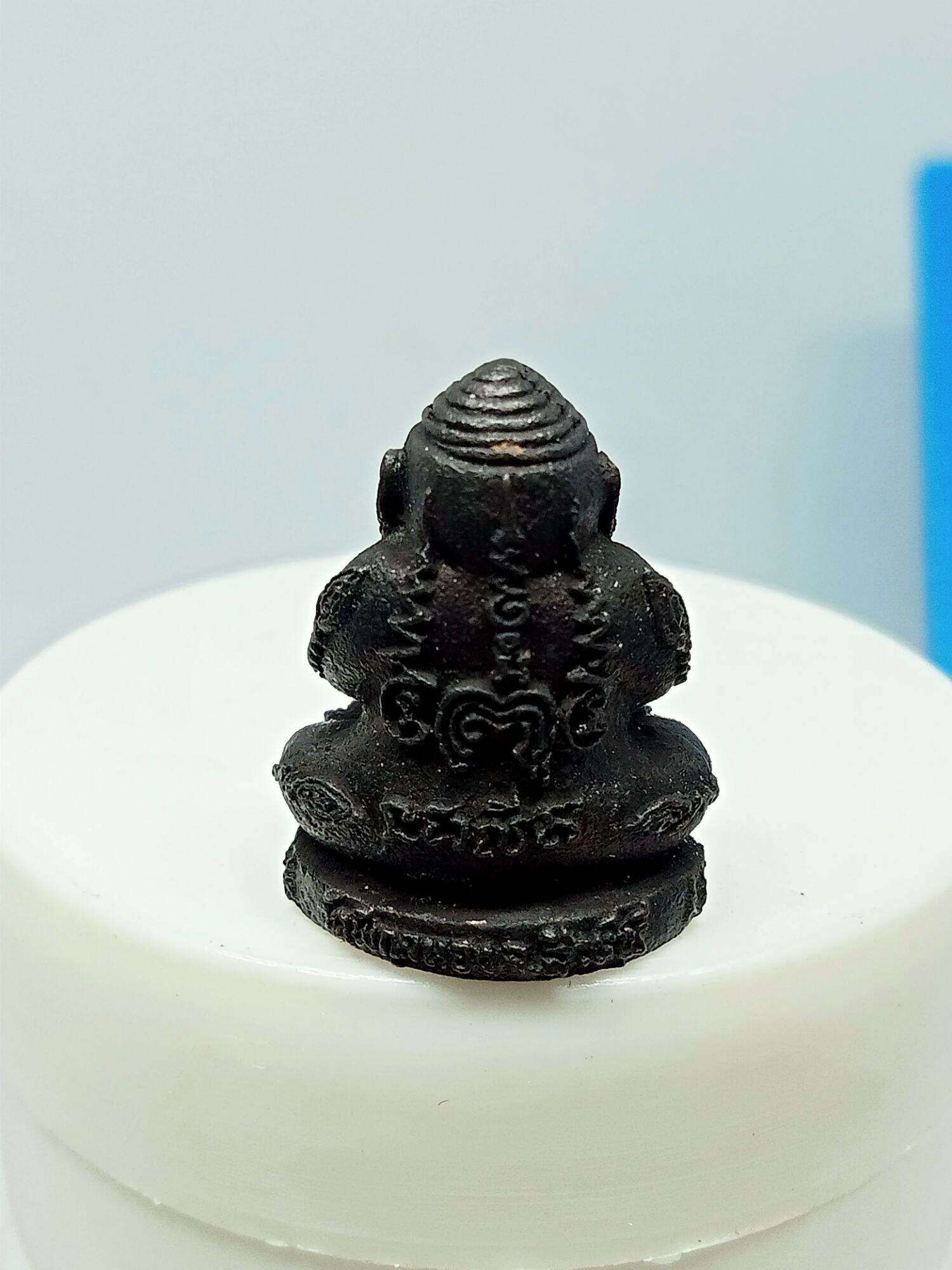 ✨ Sacred Phra Pidta Yant Yoong – Blackened Metal Amulet with Base Code | Luang Pho Pae, Wat Pikulthong, Singburi