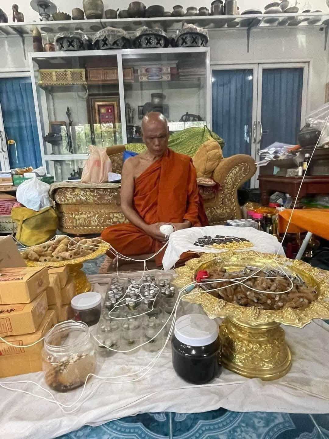 Palad Nga Kamjad with Nomman Jone Long Oil Powerful Protective Talisman