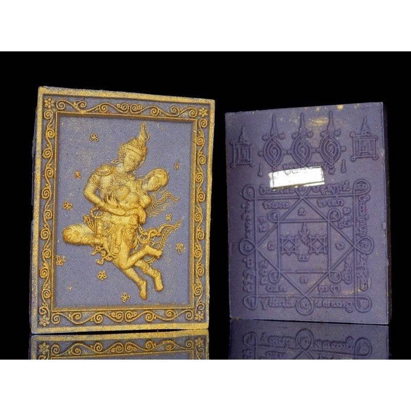 Phet Phaya Thon charm for attraction featuring detailed carvings on a purple background for spiritual enhancement