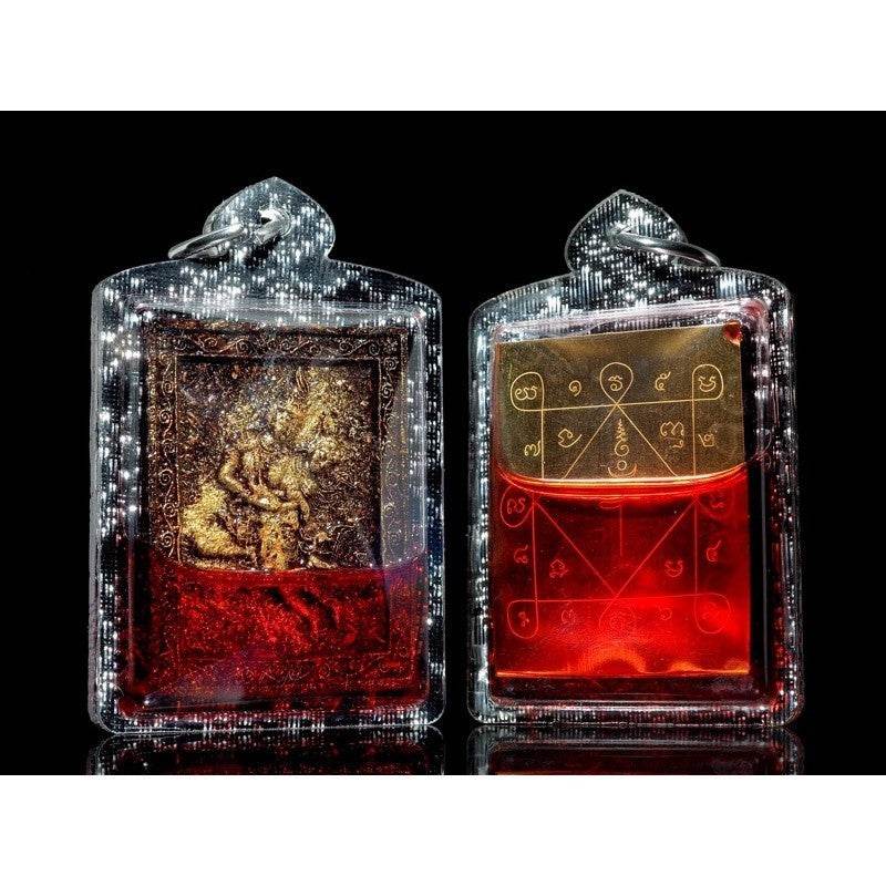 Phet Phaya Thon charm for attraction in a protective casing with intricate designs on both sides