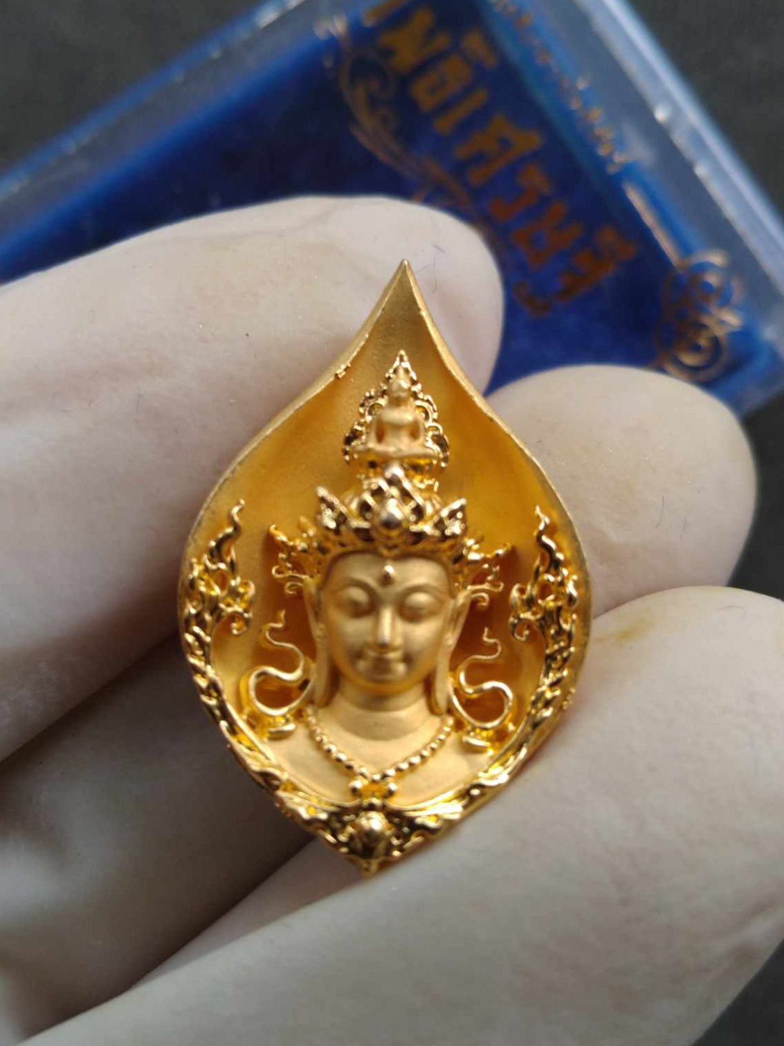 Avalokiteshvara Bodhisattva Phothi Setthi Edition gold leaf shaped amulet pendant with ornate seated deity face