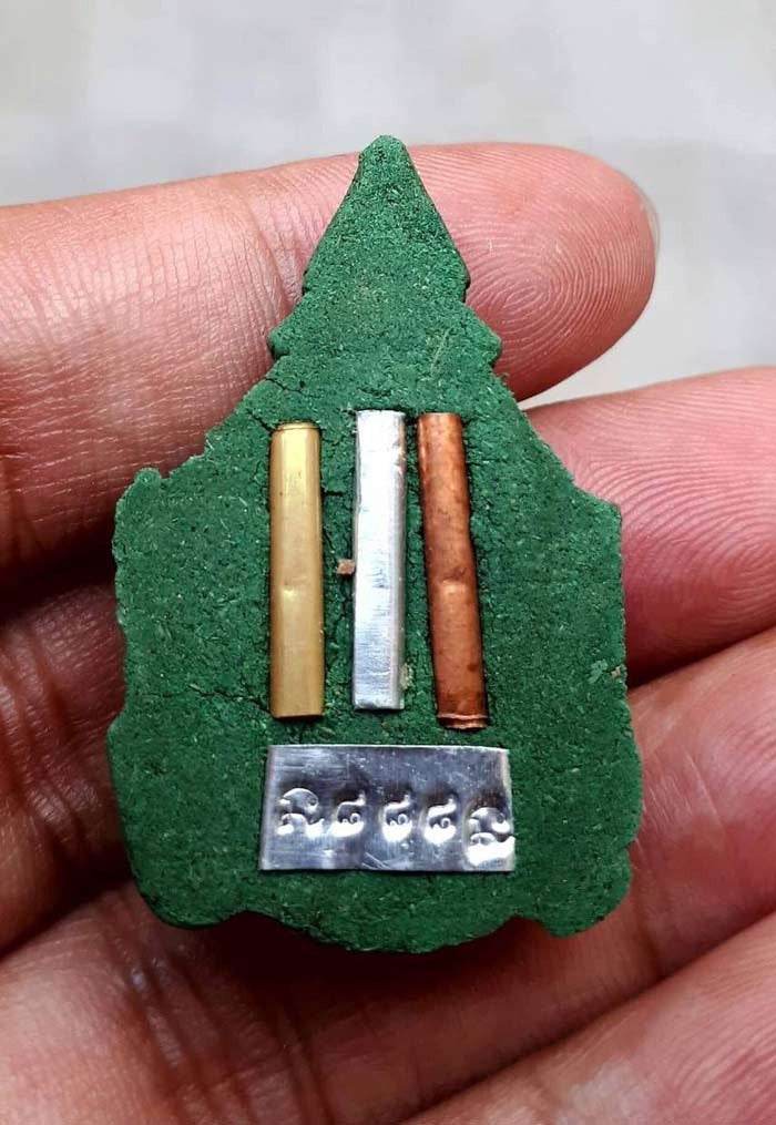 Phra Laksue Namthong Amulet – Phra Fan Supatto's Metta Mahasanern Amulet | 黄金面相佛牌 - 龙普ฝั้น亲制万人迷圣物 One-Sake.com Default Title Default Title-