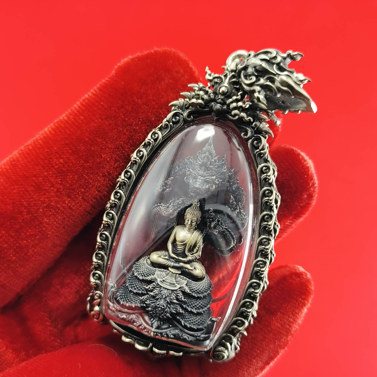 Phra Phuttha Sri Devanakarat Amulet for Divine Protection and Abundant Blessings