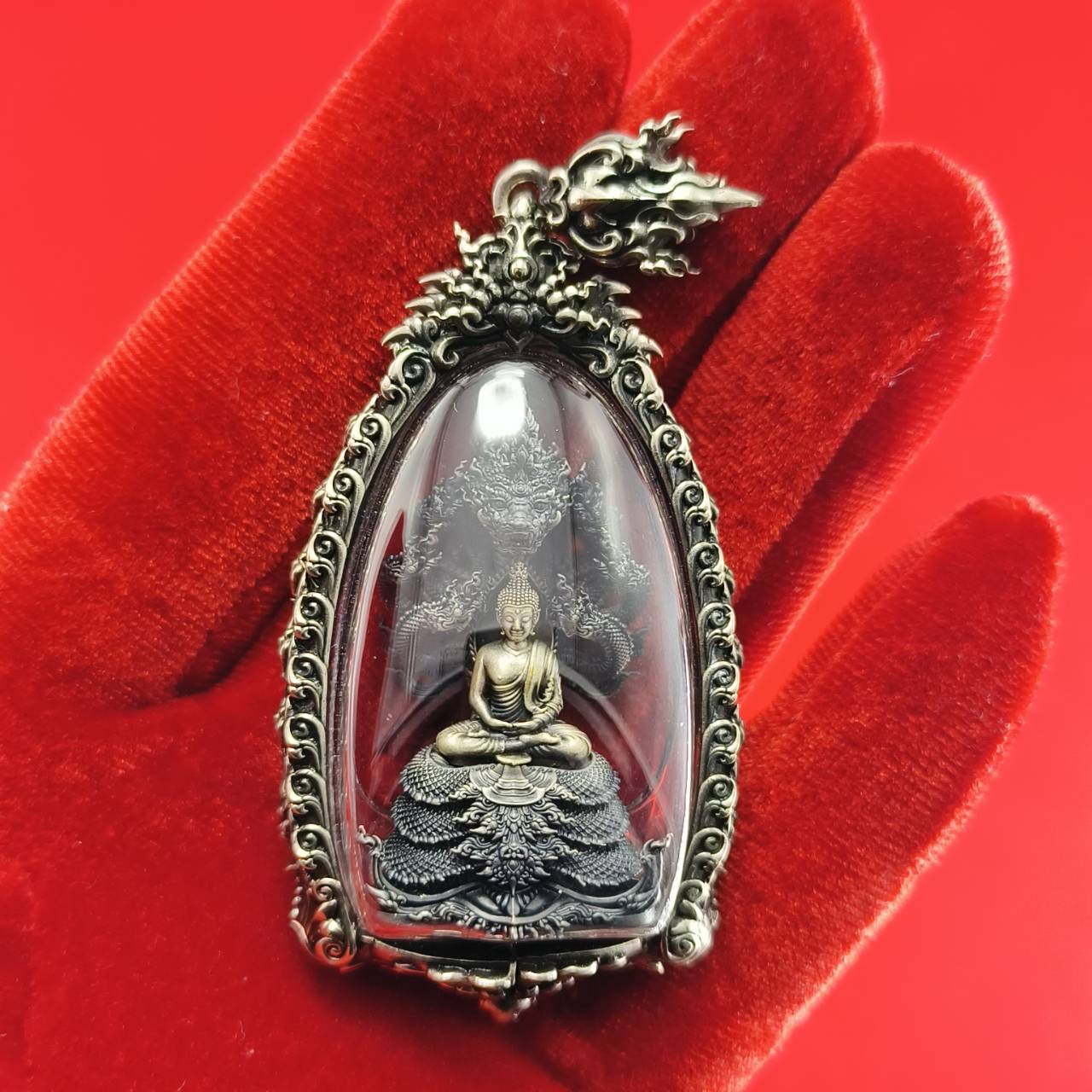 Phra Phuttha Sri Devanakarat Amulet for Divine Protection and Abundant Blessings