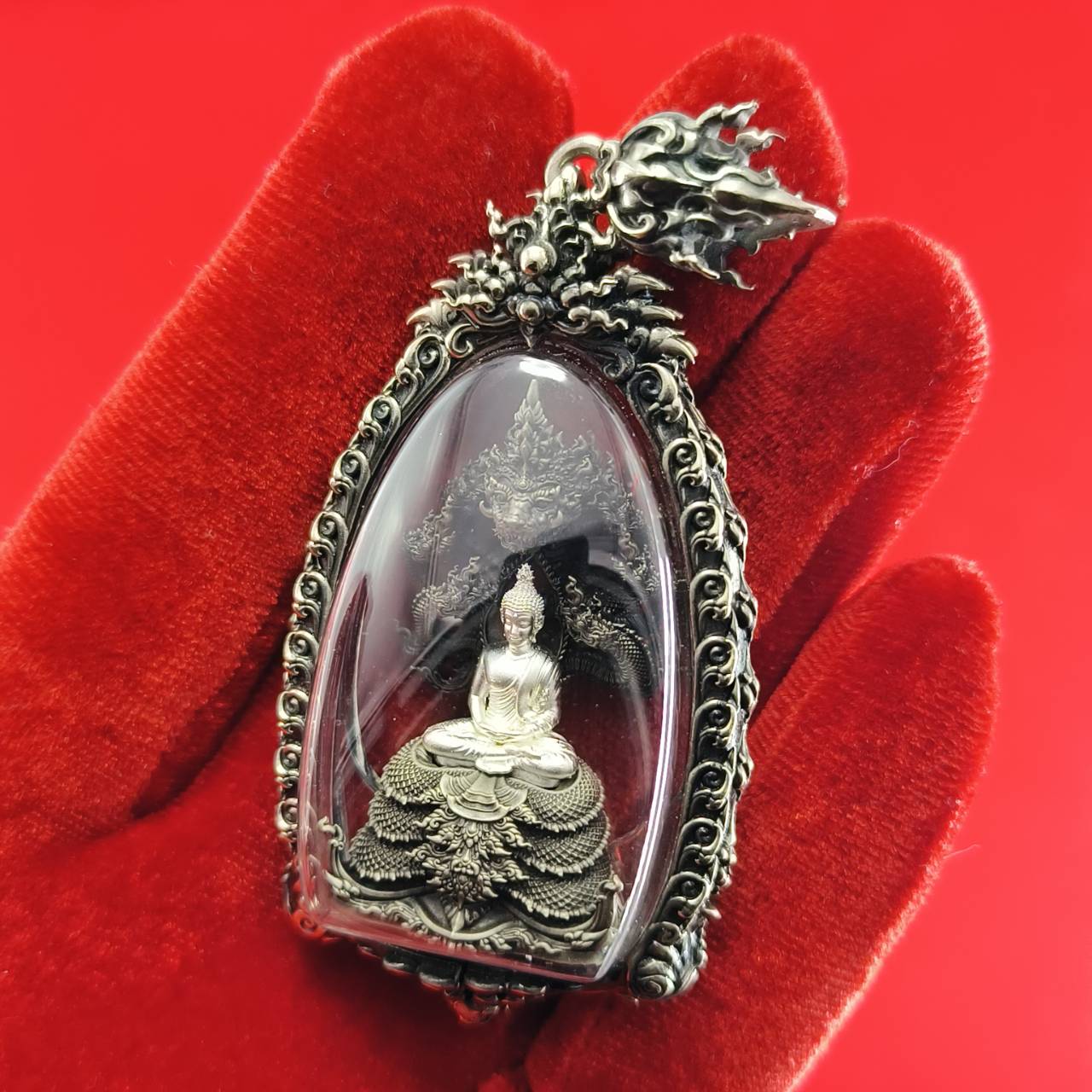 Phra Phuttha Sri Devanakarat Amulet for Divine Protection and Abundant Blessings