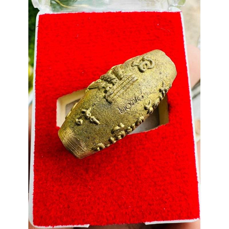 Phra Thao Wes Suwan Amulet First Edition - Rare Spiritual Charm for Protection and Success