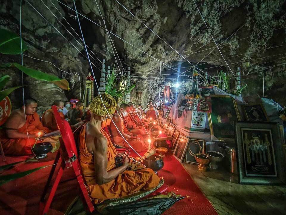 Phra Thao Wes Suwan Amulet - Authentic Blessing by 12 Monks for Sale