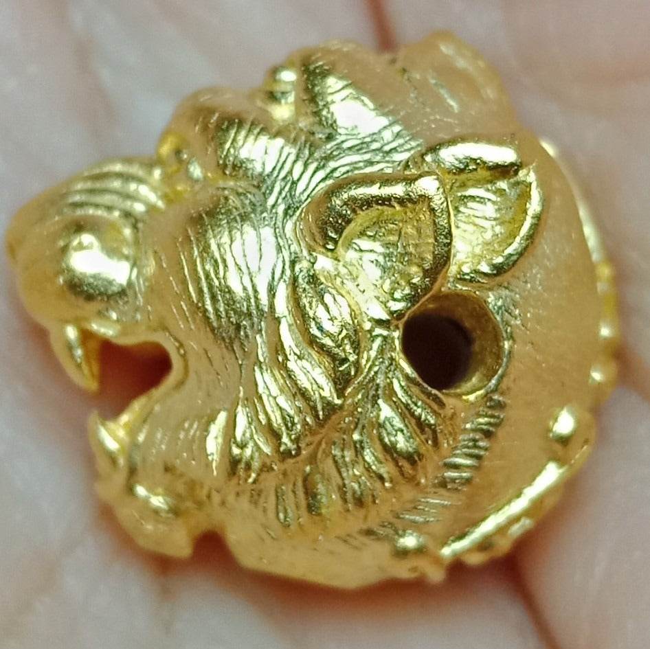 Golden lion head charm for Si Hu Ha Ta bracelet by Master Subin, symbolizing protection and strength