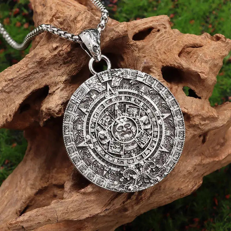 ☀️ Retro Punk Aztec Mayan Solar Calendar Pendant Necklace – Unisex Fashion Jewelry Ancient Sun God Symbol Lucky Protection Amulet Unique Cultural Gift