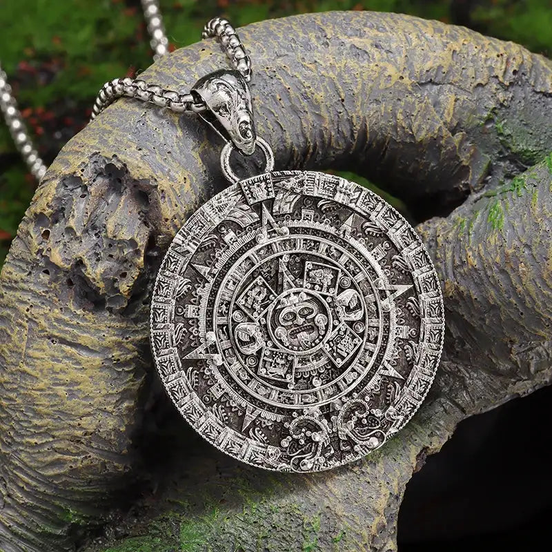 ☀️ Retro Punk Aztec Mayan Solar Calendar Pendant Necklace – Unisex Fashion Jewelry Ancient Sun God Symbol Lucky Protection Amulet Unique Cultural Gift