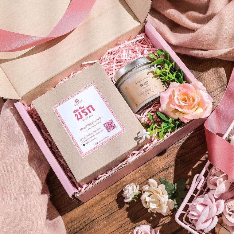 Romantic Wedding Gift Set with Candle and Pouch for Unforgettable Celebrations