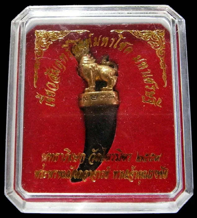 ✨ Sacred Bronze Fang of the Great Lucky Lion Amulet – Empowered by Venerable Chao Khun Thongchai at Wat Traimit