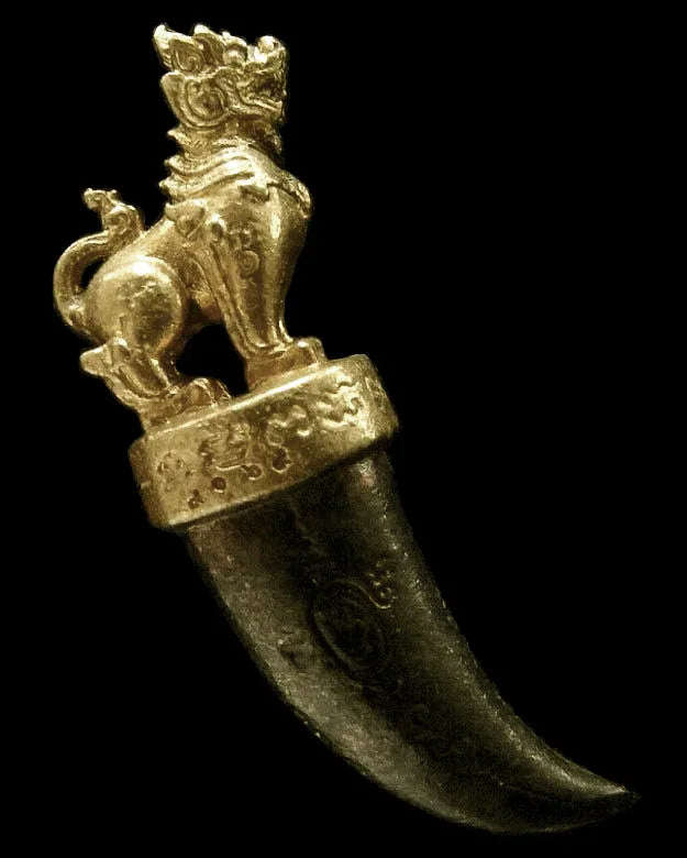 ✨ Sacred Bronze Fang of the Great Lucky Lion Amulet – Empowered by Venerable Chao Khun Thongchai at Wat Traimit