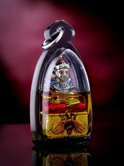 ✨ Sacred "Phaya Ngang Maeng Wan Kham" (Golden Fly Ngang): White Gold Alloy & Enamel Edition, Encased in "Wahn Dok Thong" Sacred Oil – Consecrated by Kruba Khamfan, Wat Kor Chok, Chiang Mai (2025) Thai Blessing Co By RURUECHA