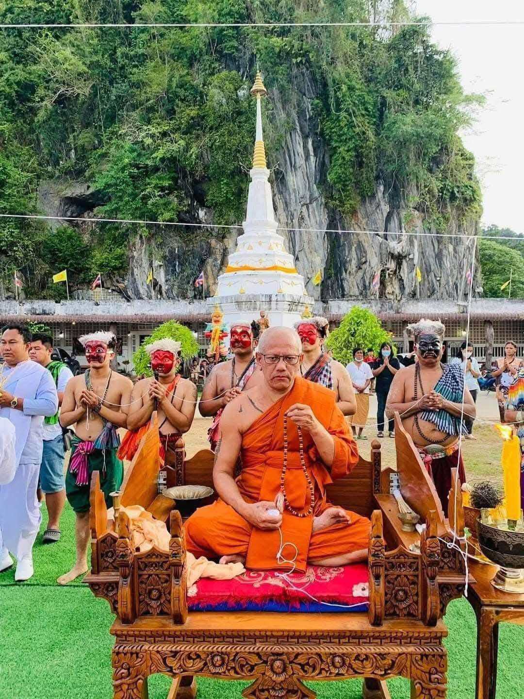 Sacred Thai Yantra Cloth for Luck Powerful Sacred Phaya Hong Hemraj Ta Pranjan