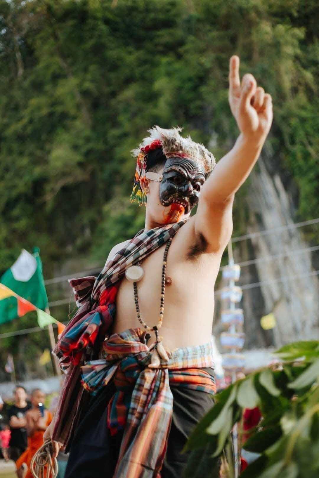 Sacred Thai Yantra Cloth for Luck Powerful Sacred Phaya Hong Hemraj Ta Pranjan