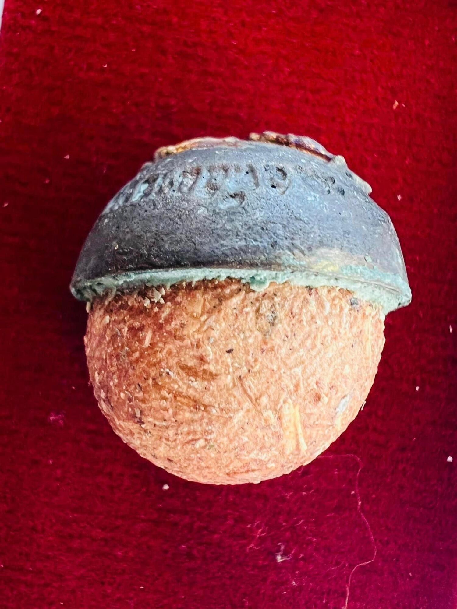 Unleash Prosperity with the Legendary Luk Nu Bhandal Sap Charm - Ancient Bullet and Arrow Amulet from Southern Thailand