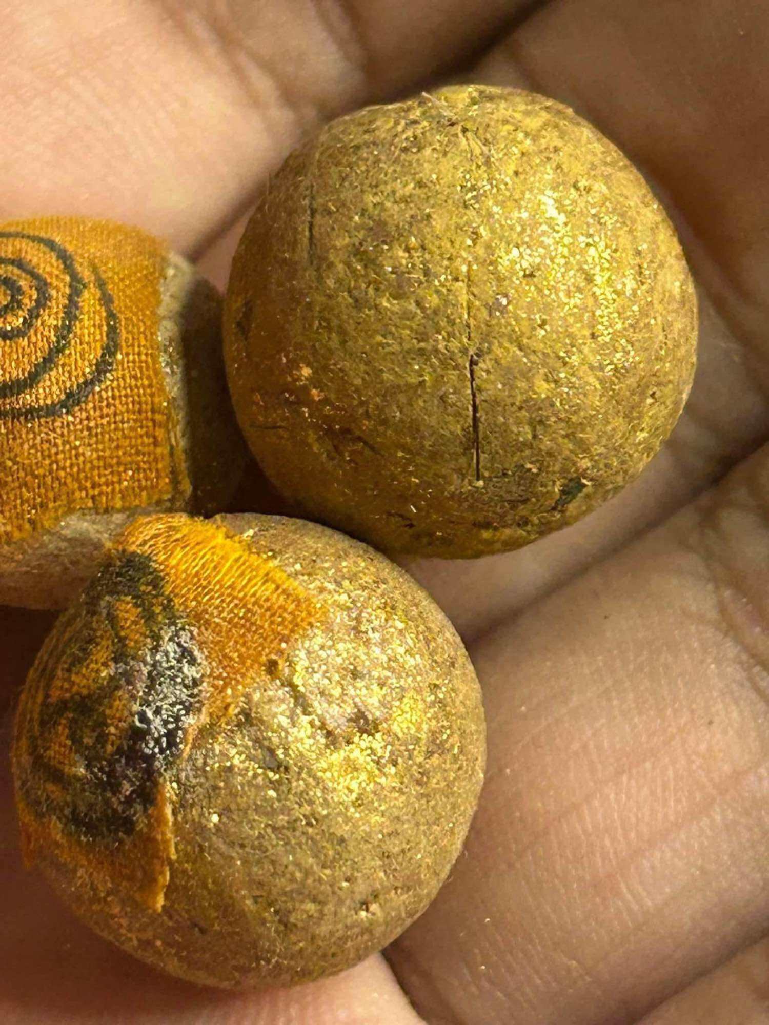 Sariga Crystal Sacred Ball Magical Material for Supreme Metta and Maha Saneh