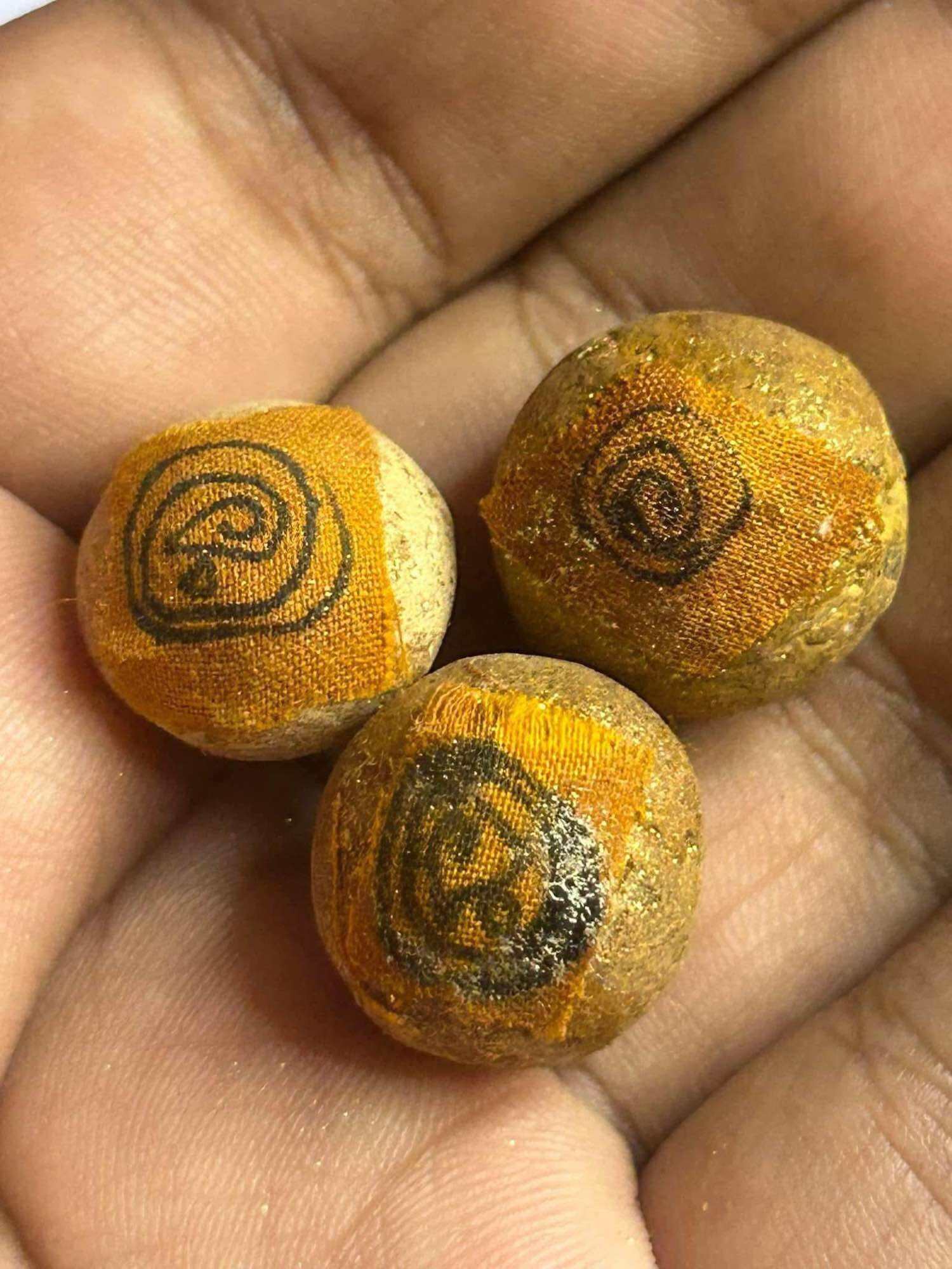 Sariga Crystal Sacred Ball Magical Material for Supreme Metta and Maha Saneh Default Title