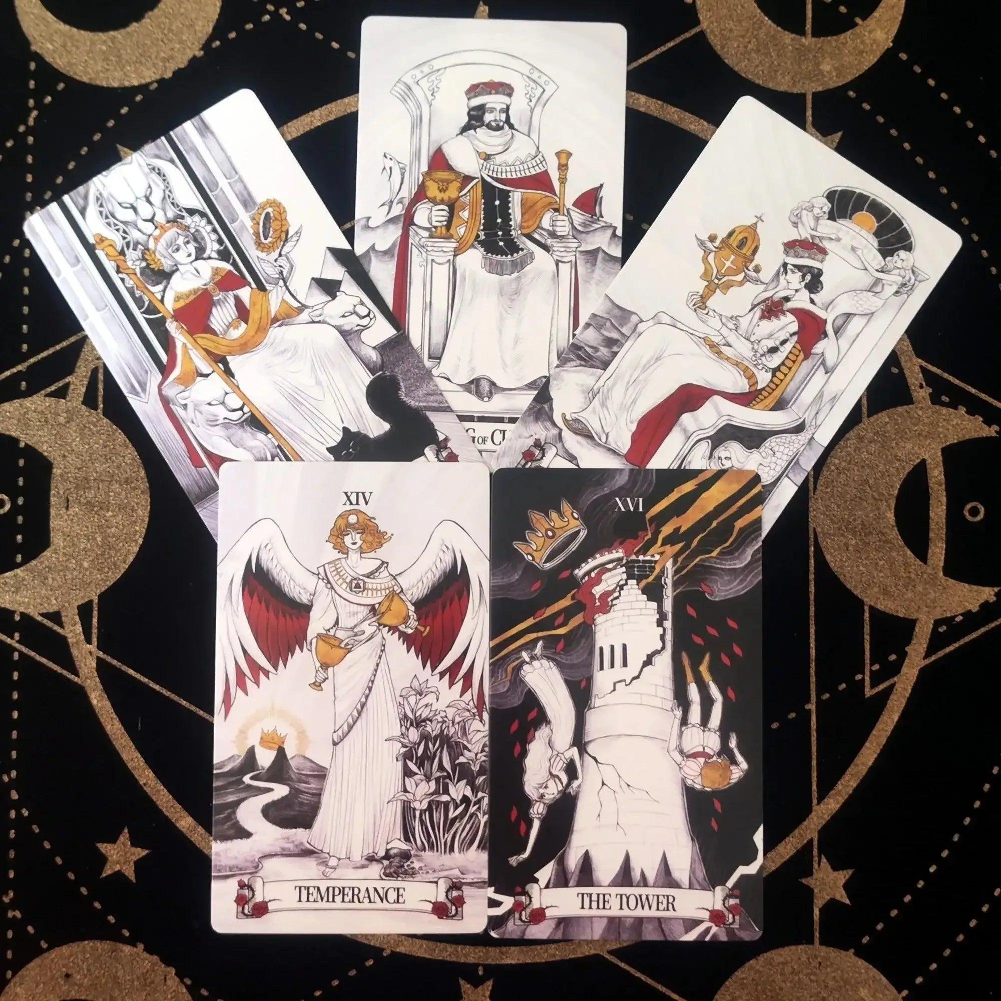 🔮 Secret Mirror Tarot – Feminine Art Tarot Deck with Rich Symbolism & Monochrome Design, English Guidebook, 12x7cm