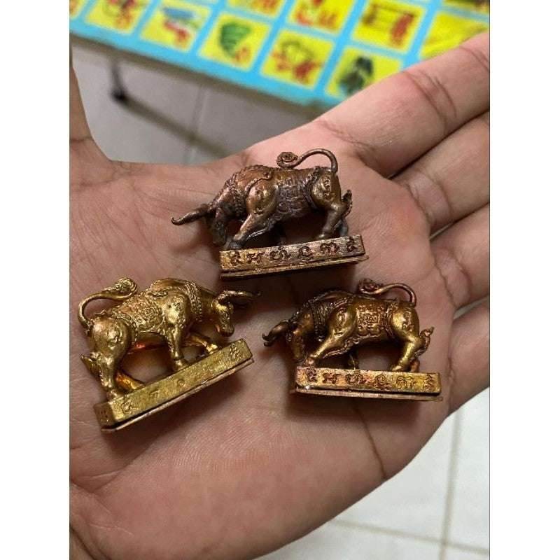 Vao Thaenu Sao 5 Mahagun by Luang Por Gae – Sacred Thai Bull Amulet for Fortune, Protection &amp; Life Blessing&nbsp;五曜神牛 – 卢昂波盖大师加持的幸运防护圣物 - Thai Blessing Co