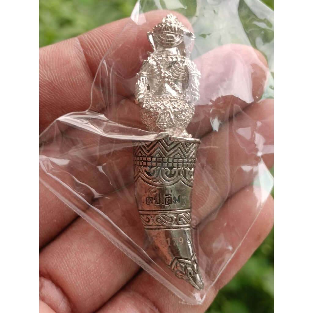 Lucky Hanuman Amulet – Sitting on Fangs Edition by Luang Pu Im, Wat Thung Na Mai (Numbered Limited Edition) 幸运哈努曼法像 – 卧牙坐姿版，由龙普印高僧加持，南部瓦通纳迈寺限量编号款 - Thai Blessing Co