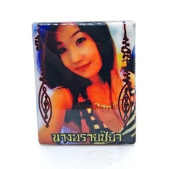 Nang Piya Oil-Locket: Unlock Supreme Charm & Fortune | 魅影灵锁：开启至尊魅力与幸运 White scene