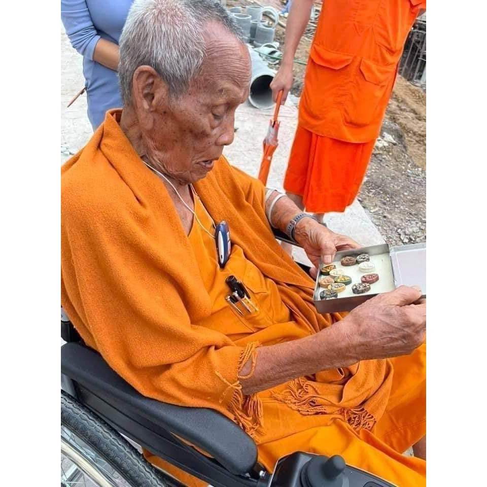 The Emperor's Eye-Closing Amulet – 100th Anniversary Sacred Edition Sacred Power of Prosperity • Invincibility • Supreme Leadership - Thai Blessing Co