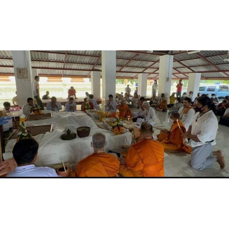 🌟🍯 Supreme Golden Face Beeswax Charm – Na Na Thong First Edition for Destiny Reversal & Prosperity Surge