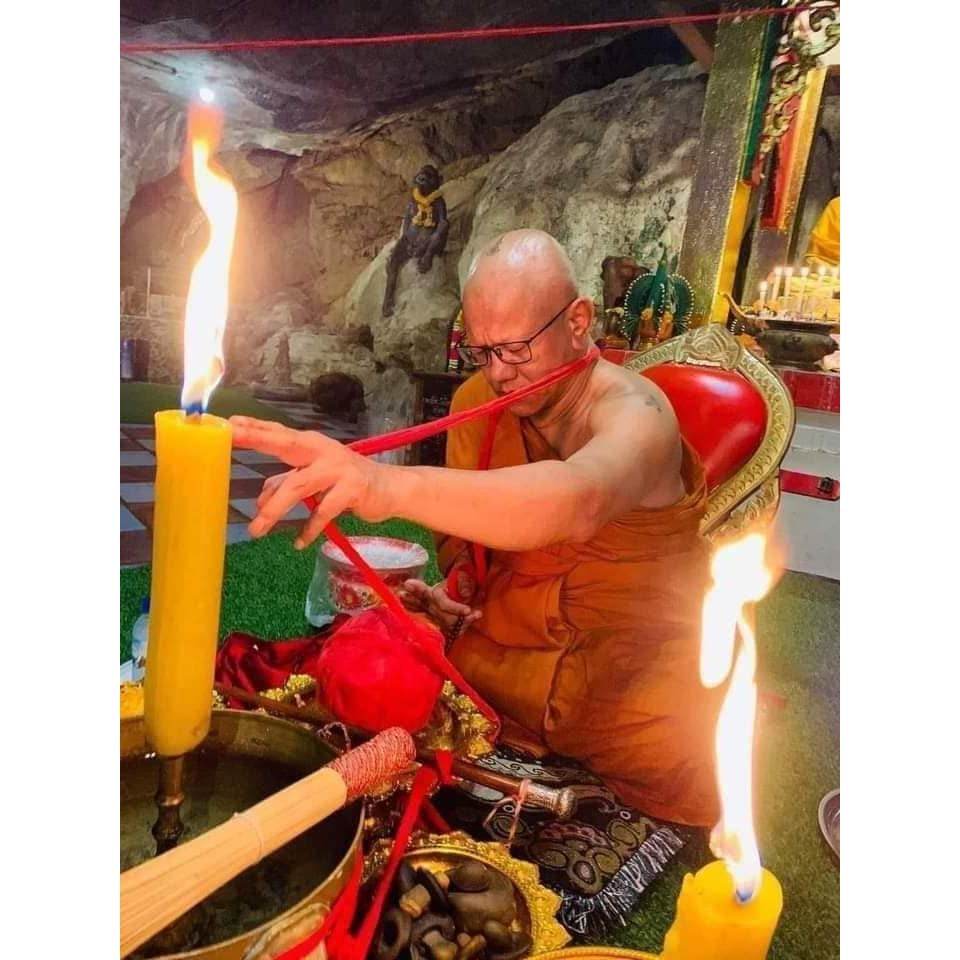 First Edition Kachaplak Charm Oil – Phra Ajarn Prasut Piyadhammo | Ultimate Attraction, Fortune &amp; Sales Booster - Thai Blessing Co