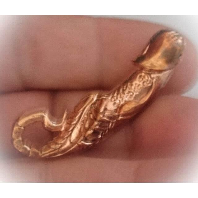 Plad Maengpong Wealth Summoner Amulet – Scorpion Officer for Prosperity & Metta | Consecrated by Luangpu Kru Ba Thammamuni Thitathammo, Mahasarakham