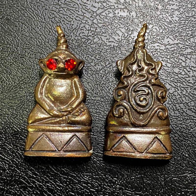 Ngang Ta Daeng Ud Kring Bronze Amulet – Powerful Protection, Supreme Charm &amp; Flowing Wealth! - Thai Blessing Co
