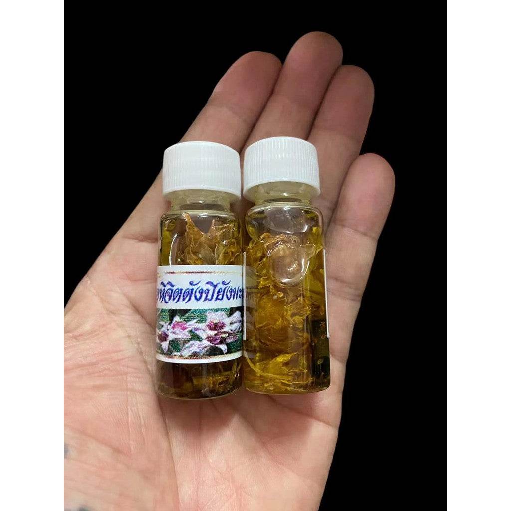 Roi Rak Enchanted Oil by Luang Ta Ruam, Wat Khok Samran | 💘 Unstoppable Love, Wealth &amp; Charisma Enhancer!&nbsp;魅力無敵「百愛情緣靈油」by 龍達鑾大師 | 愛情事業雙豐收！ - Thai Blessing Co