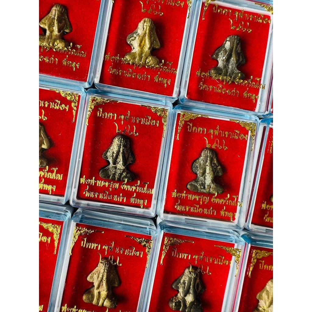 Fortune Amulet of Divine Shield &amp; Prosperity Phra Pid Ta Jula Khao Mueang – Hea Aor Lineage - Thai Blessing Co