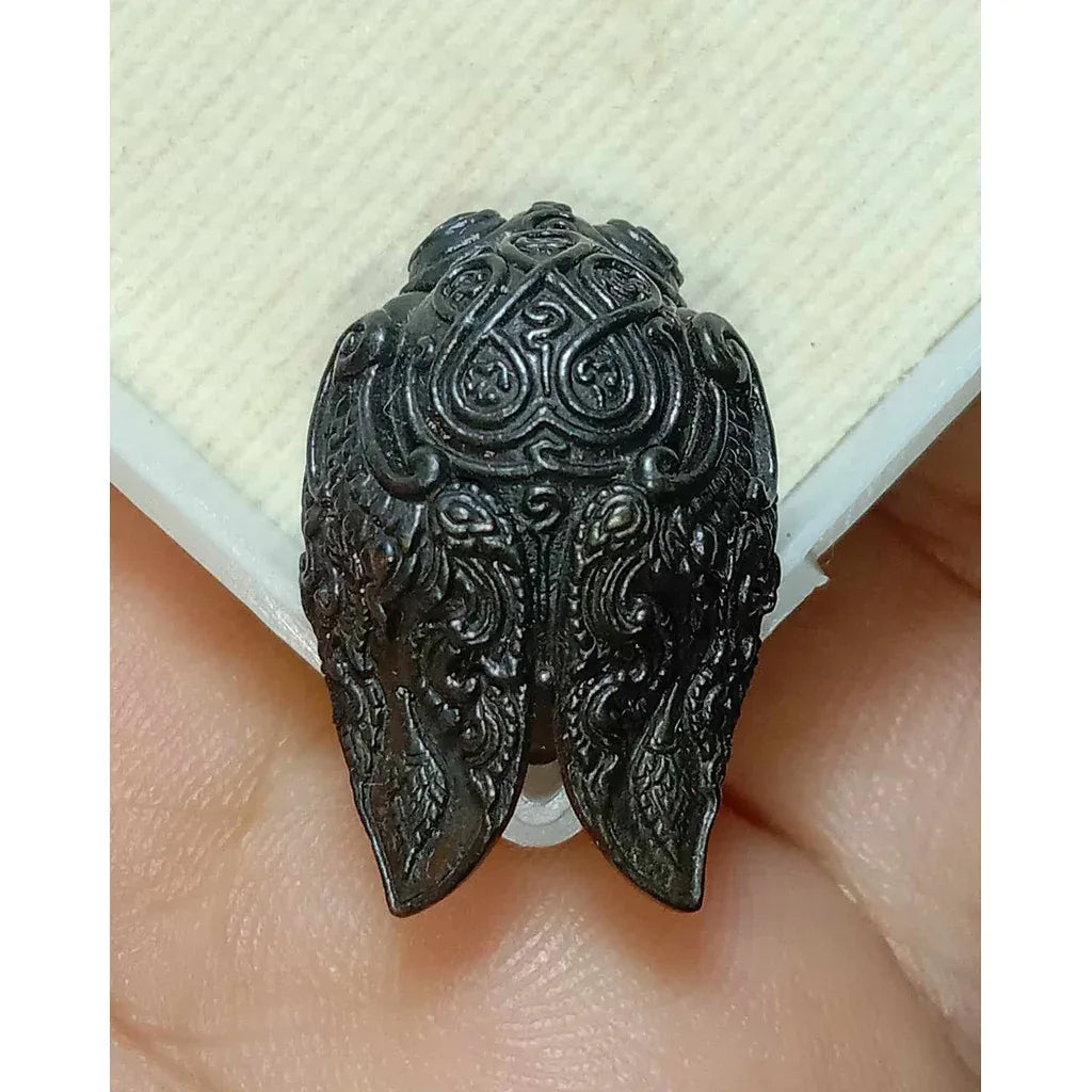 Wealth and Love Bee Amulet - Panya Phamroo Setthi Chana Sip Tit by Luang Pu Noi | Magnetic Nam Pi Iron for Rapid Fortune and Protection Default Title
