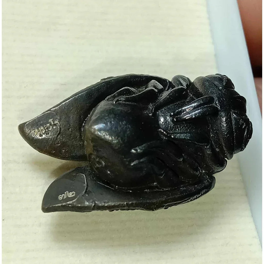 Wealth and Love Bee Amulet - Panya Phamroo Setthi Chana Sip Tit by Luang Pu Noi | Magnetic Nam Pi Iron for Rapid Fortune and Protection