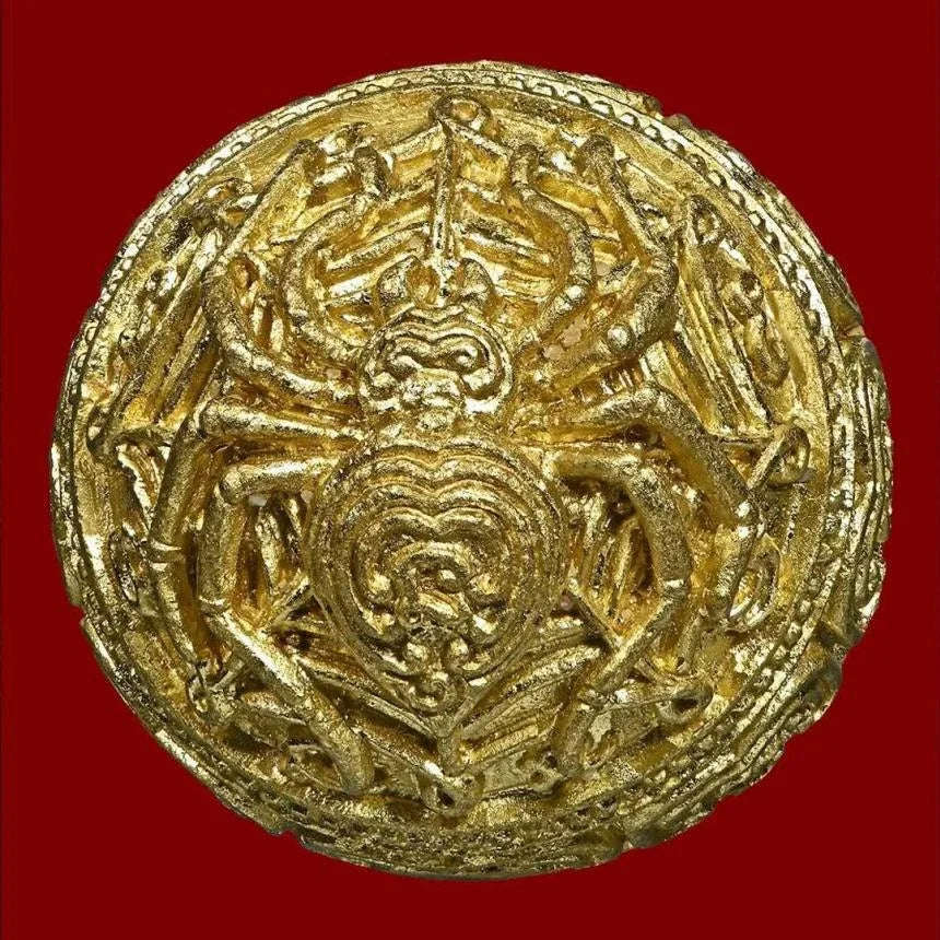 ✨ Single-Lid Spider Amulet in Golden Chae-oem Metal – Blessed with Sweet Chae-oem Herb (Powerful Disease Protection) by Tu Ja Pu Wa Ling Wiratha