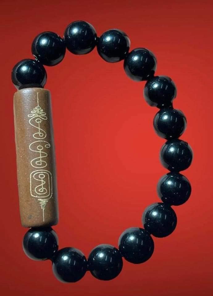 Takrud Chang Phasom Amulet for Enhancing Charisma and Confidence