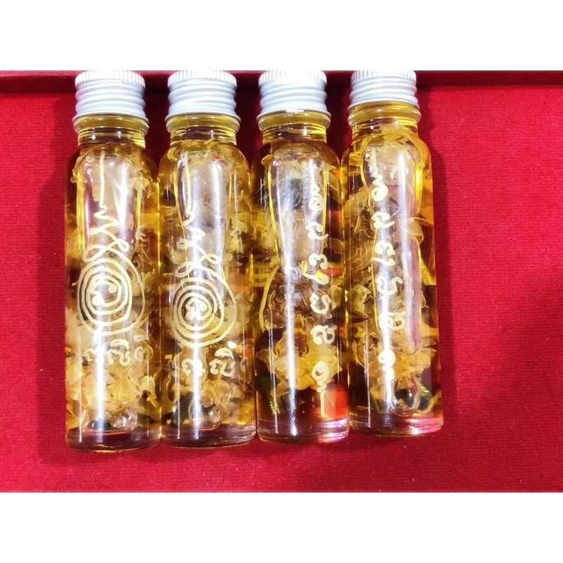 🍯 Wan Dok Rak Son "Maha Saneh" Oil: The Sovereign Essence of Irresistible Attraction by Luang Pu Kampeng