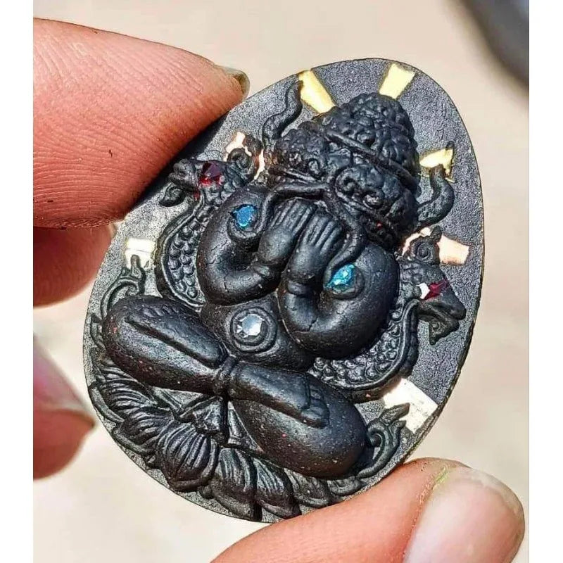 Sacred Phra Pidta Amulet for Ultimate Wealth and Protection with Phang Phra Kan Powder