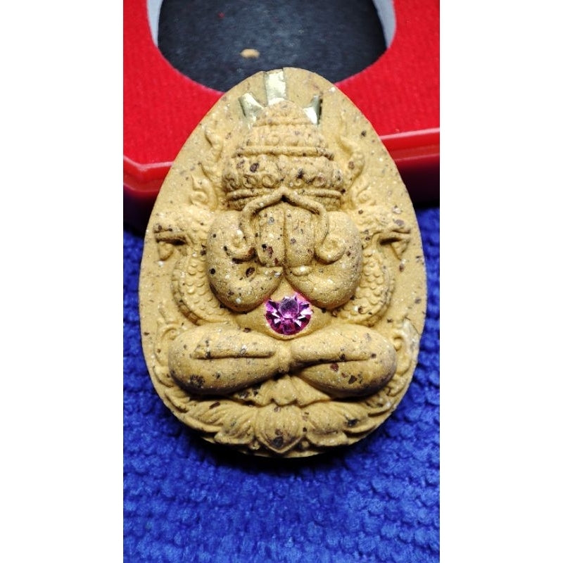 Sacred Phra Pidta Phang Phra Kan Powder Amulet Unlock Ultimate Wealth & Protection