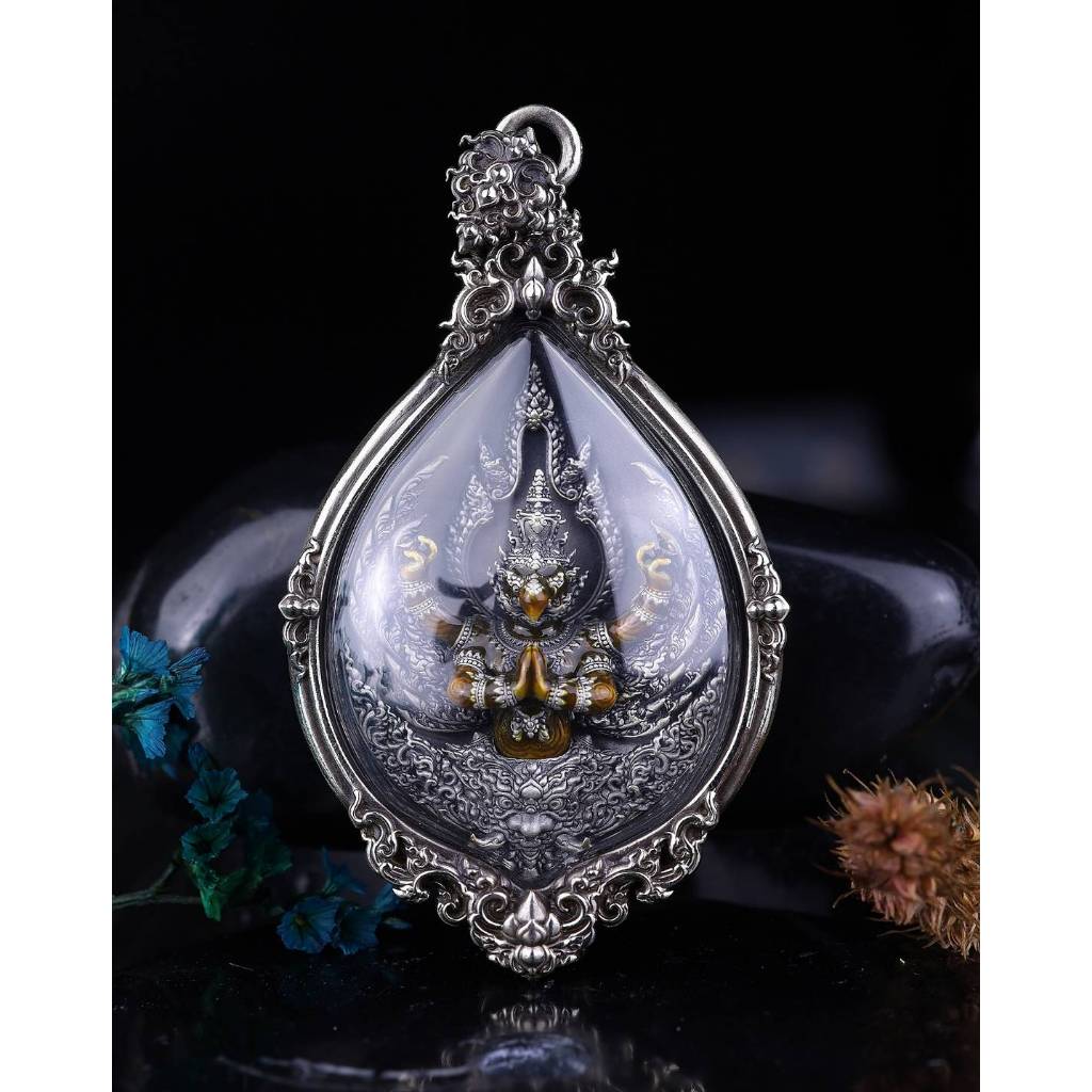Garuda Kalasuban Amulet – Thai Sacred Coin for Wealth, Protection & Power