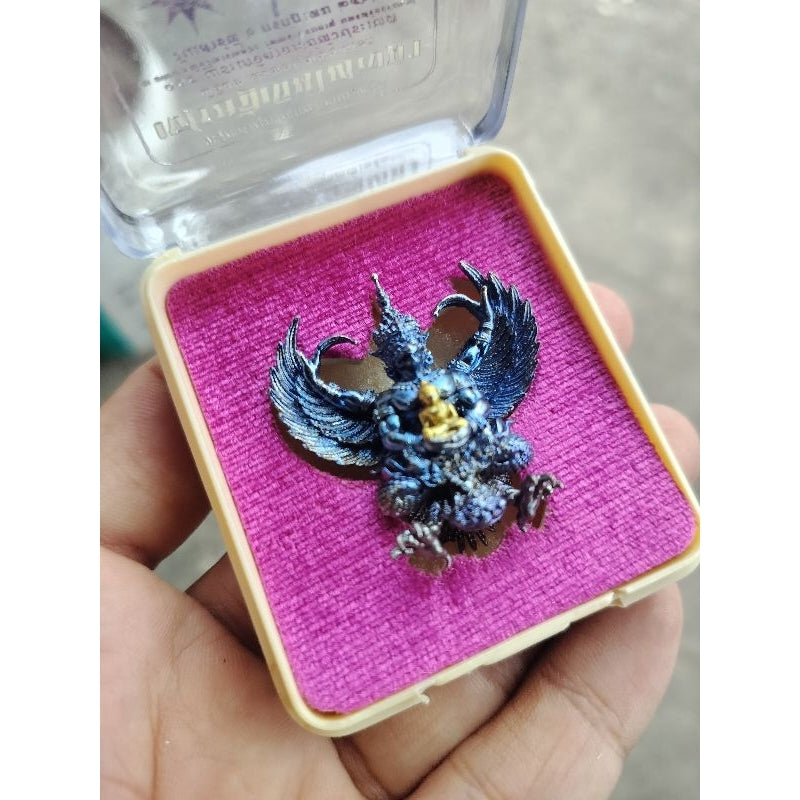 🦅 "Setthi Ngoen Lai Ma" Garuda Amulet: The "Money Flows In" Edition (Wat Phra Mahathat, Nakhon Si Thammarat) – Wealth & Power Blue King